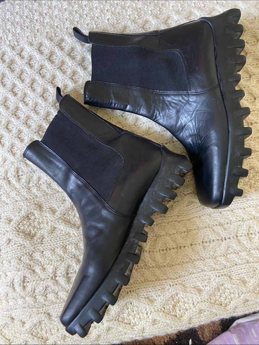 Donald J. Pliner Black Leather Lug-Sole Chelsea Boots 7.5 - Picture 7 of 16